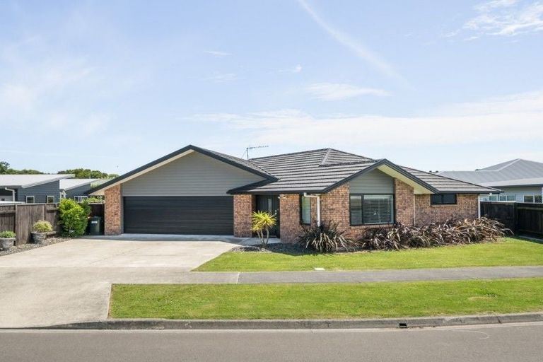 Photo of property in 7 Lorenzo Place, Kelvin Grove, Palmerston North, 4414