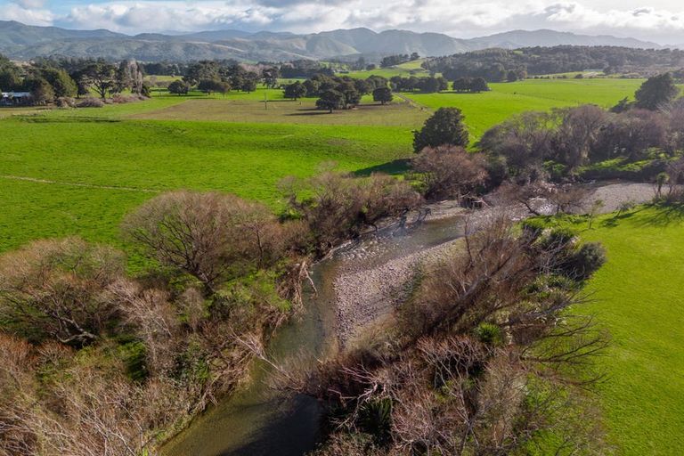 Photo of property in 65a Connollys Line, Carterton, 5713