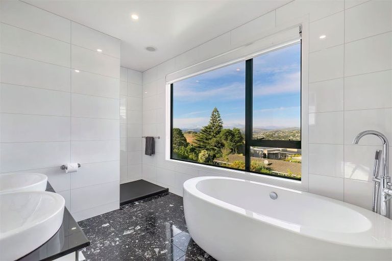 Photo of property in 8 The Track, Plimmerton, Porirua, 5026