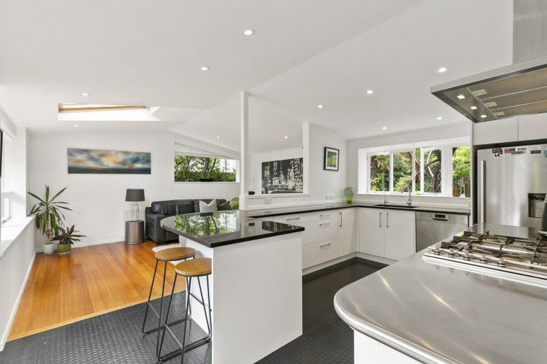 Photo of property in 17a Delhi Crescent, Khandallah, Wellington, 6035