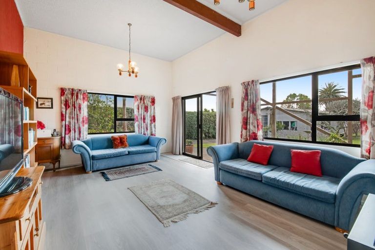 Photo of property in 124 Pacific Parade, Army Bay, Whangaparaoa, 0930