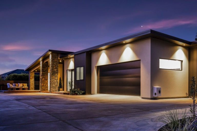 Photo of property in 2 Marsden Place, Hurworth, New Plymouth, 4310