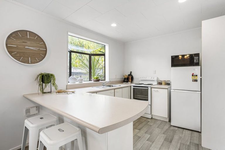 Photo of property in 2/23 Powrie Street, Glenfield, Auckland, 0629