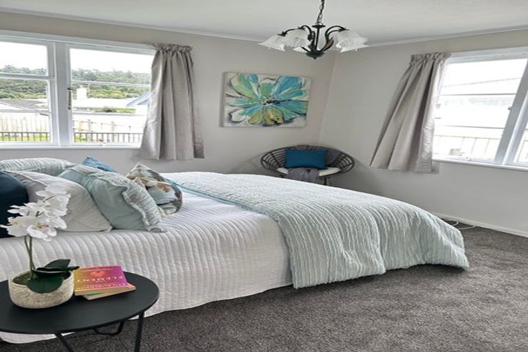 Photo of property in 320 Stokes Valley Road, Stokes Valley, Lower Hutt, 5019