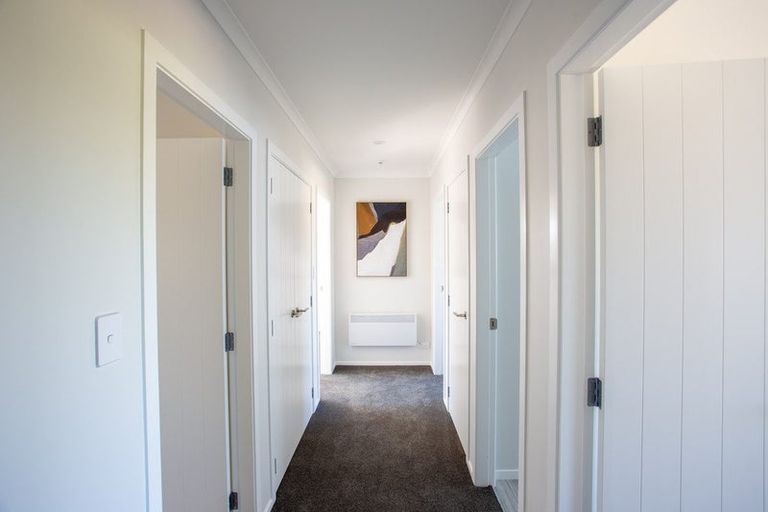 Photo of property in 10 Van Baarle Close, Carterton, 5713