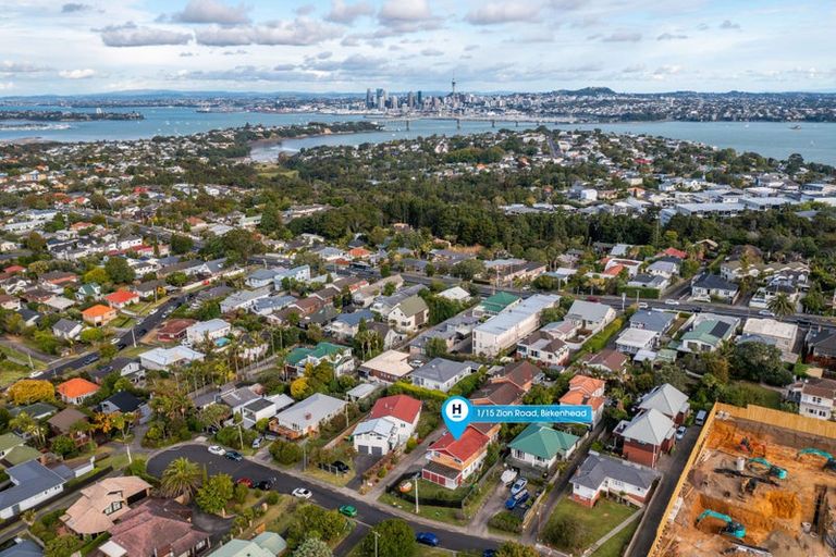 Photo of property in 1/15 Zion Road, Birkenhead, Auckland, 0626