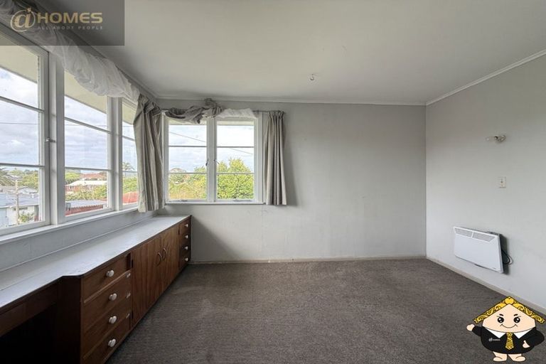 Photo of property in 17 Sheehan Road, Te Atatu South, Auckland, 0610