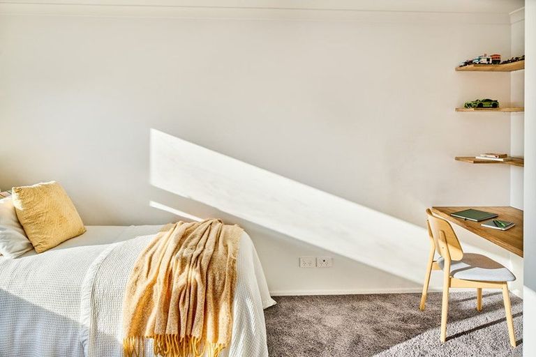 Photo of property in 4 Caughley Grove, Karori, Wellington, 6012