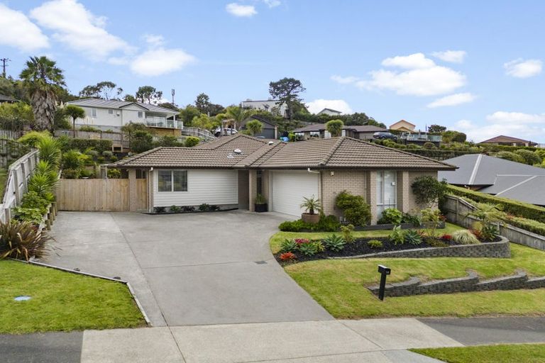 Photo of property in 15 Waldorf Crescent, Orewa, 0931