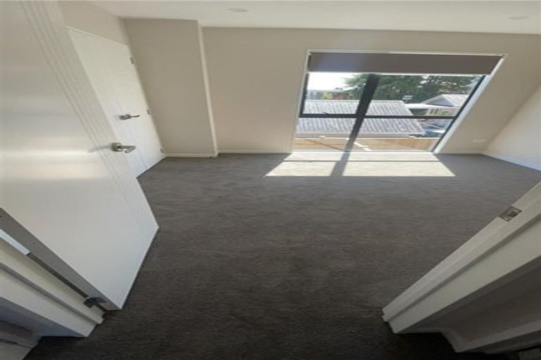 Photo of property in 5/58 Te Atatu Road, Te Atatu South, Auckland, 0610