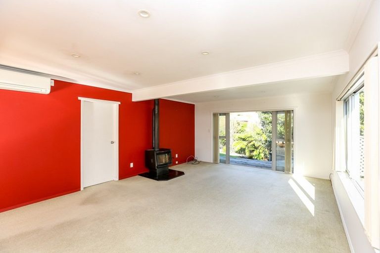 Photo of property in 82 Wairau Road, Oakura, 4314