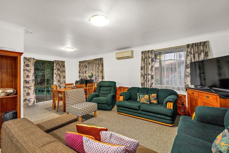 Photo of property in 9 Swanson Oaks, Swanson, Auckland, 0612