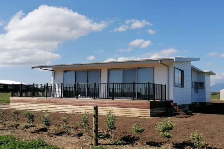 Photo of property in 58 Anglers Avenue, Warea, New Plymouth, 4381