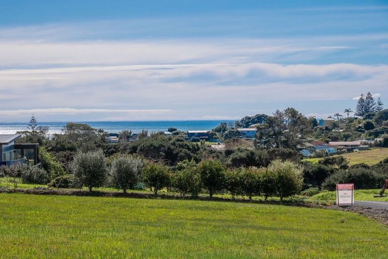 Photo of property in 8 Amelie Place, Coopers Beach, 0420