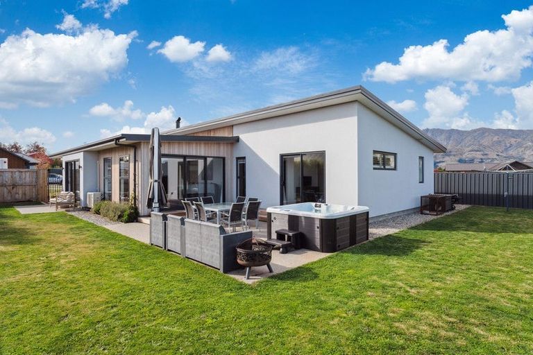 Photo of property in 38 Grandview Road, Lake Hawea, Wanaka, 9382