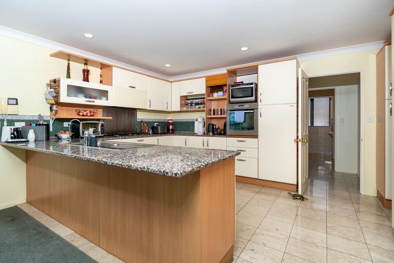 Photo of property in 16 San Lorenzo Rise, Henderson, Auckland, 0612