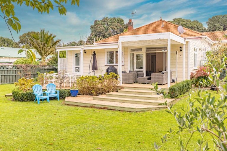 Photo of property in 105 Liverpool Street, College Estate, Whanganui, 4500