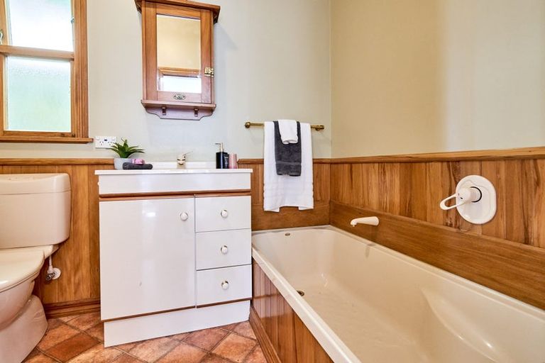 Photo of property in 11 Albemarle Road, Northland, Wellington, 6012