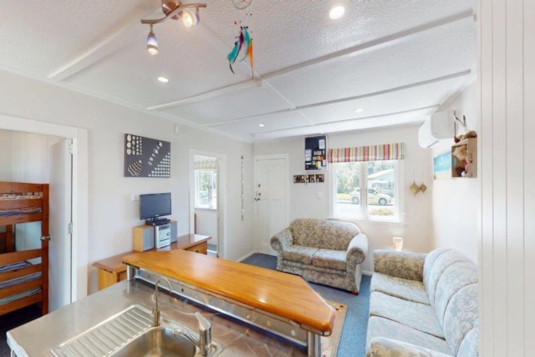 Photo of property in 647 Waitarere Beach Road, Waitarere Beach, Levin, 5510