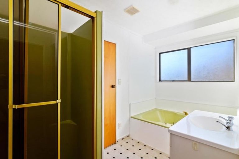 Photo of property in 8 Leo Place, Kawaha Point, Rotorua, 3010