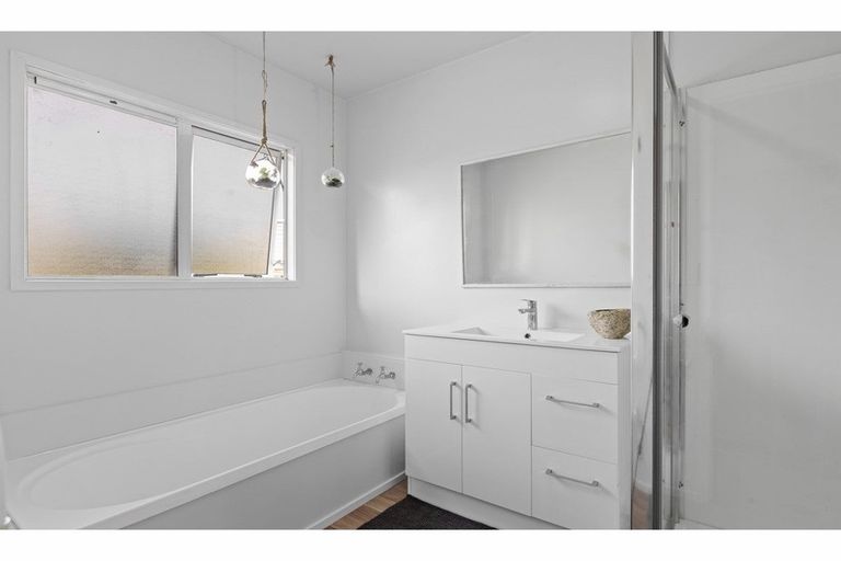 Photo of property in 2a Rata Road, Stanmore Bay, Whangaparaoa, 0932