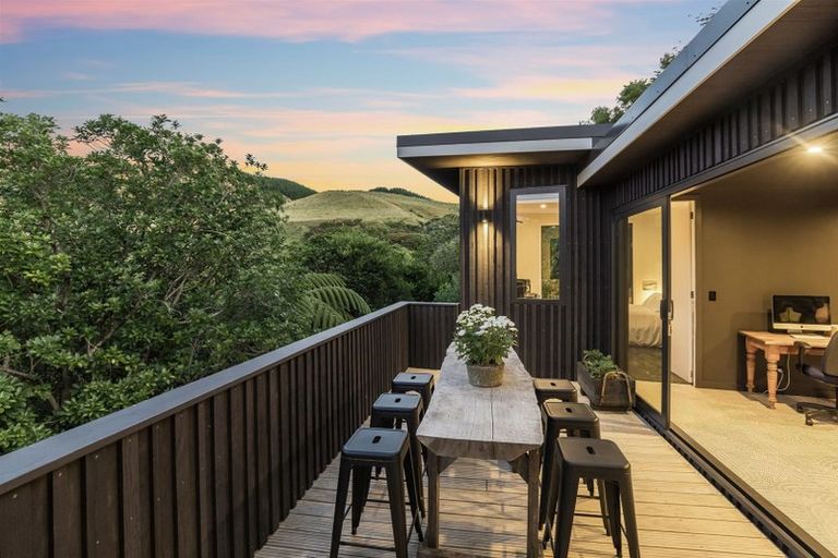 Photo of property in 114 Muri Road, Pukerua Bay, 5026
