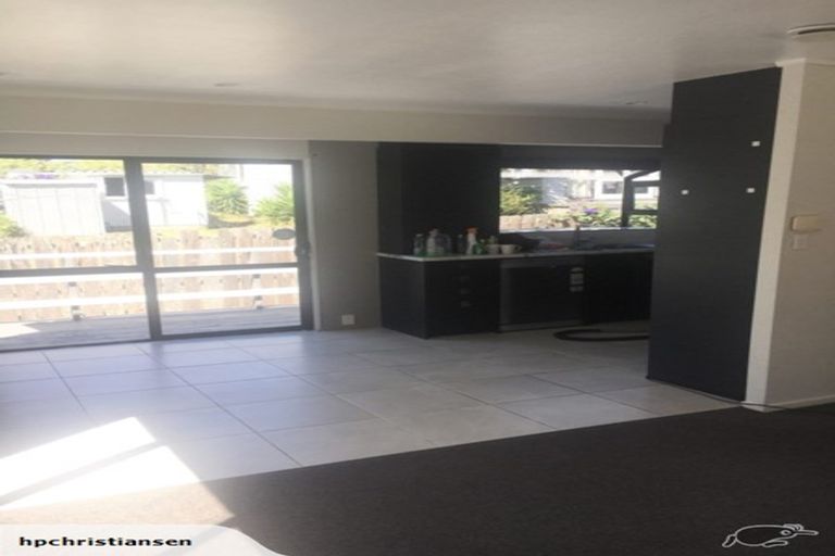 Photo of property in 1/73 Rosedale Road, Pinehill, Auckland, 0632