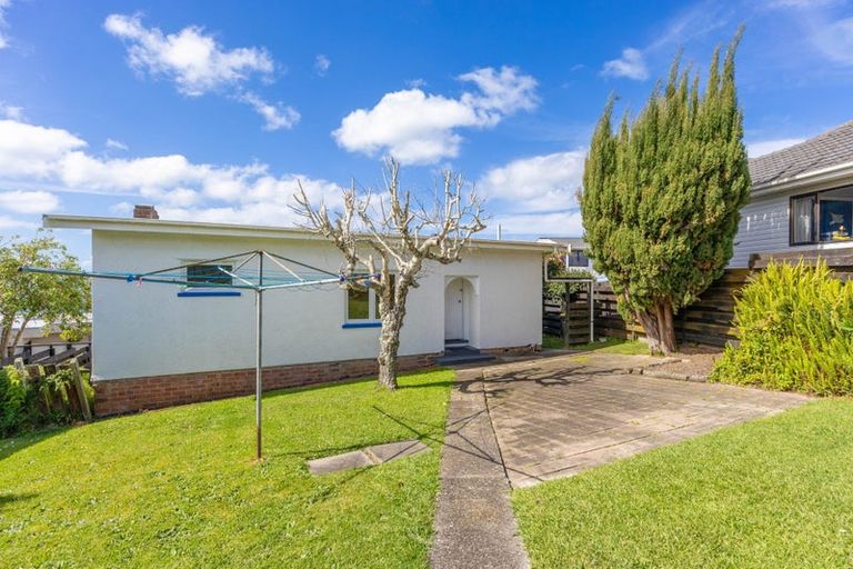 Photo of property in 2/48 Churchill Road, Murrays Bay, Auckland, 0630
