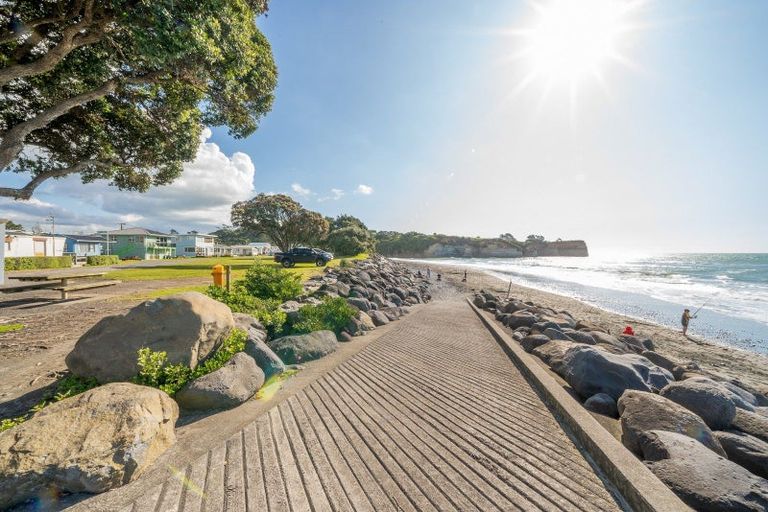 Photo of property in 121 Eighth Avenue, Urenui, 4377