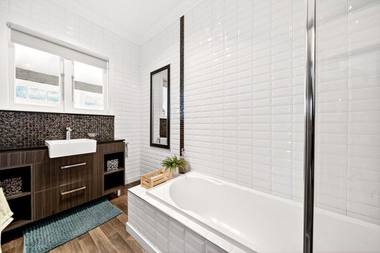 Photo of property in 106 Lincoln Road, Masterton, 5810