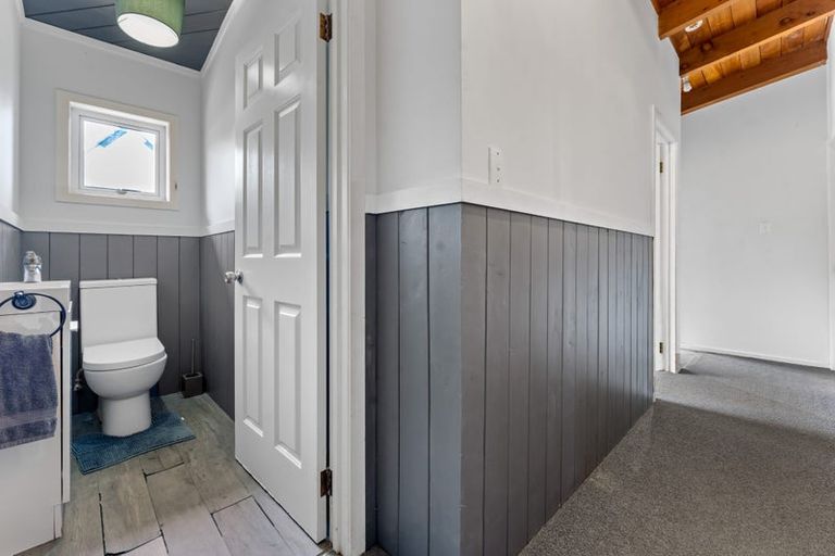 Photo of property in 16 Sea View Road, Leigh, 0985