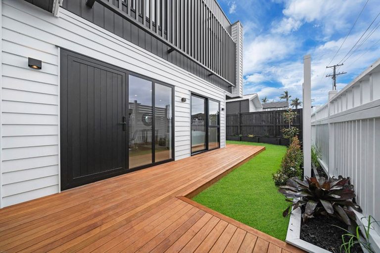 Photo of property in 1/145 Bucklands Road, Bucklands Beach, Auckland, 2012