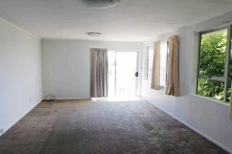 Photo of property in 2/275 Te Atatu Road, Te Atatu South, Auckland, 0610