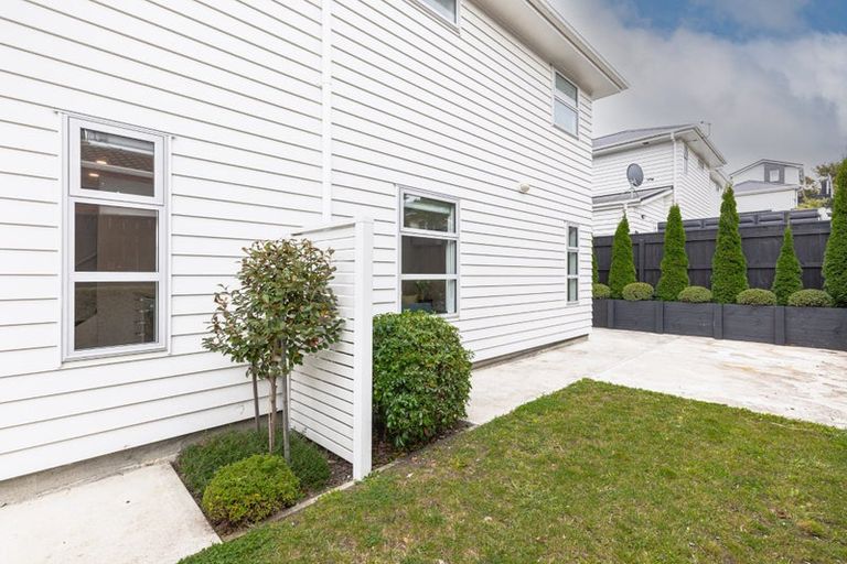 Photo of property in 27a Ranui Terrace, Tawa, Wellington, 5028