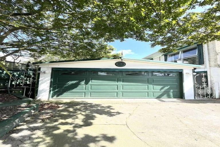 Photo of property in 27 Mirrabooka Avenue, Botany Downs, Auckland, 2010