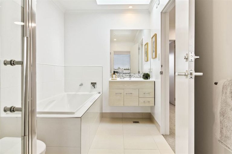 Photo of property in 4 Torea Tai Road, Hobsonville, Auckland, 0616