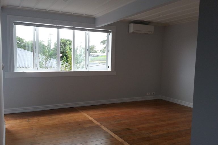 Photo of property in 26 Archibald Road, Kelston, Auckland, 0602