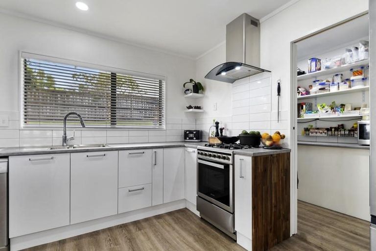 Photo of property in 62 Golfland Drive, Golflands, Auckland, 2013