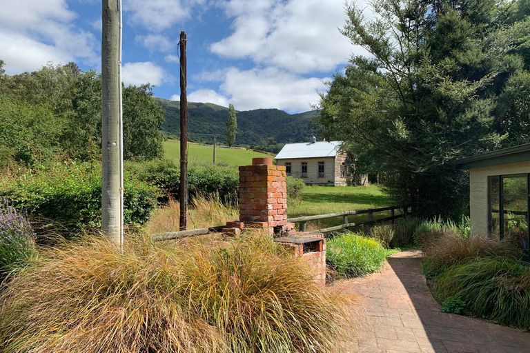 Photo of property in 10 Helvellyn Street, Woodside, Outram, 9073