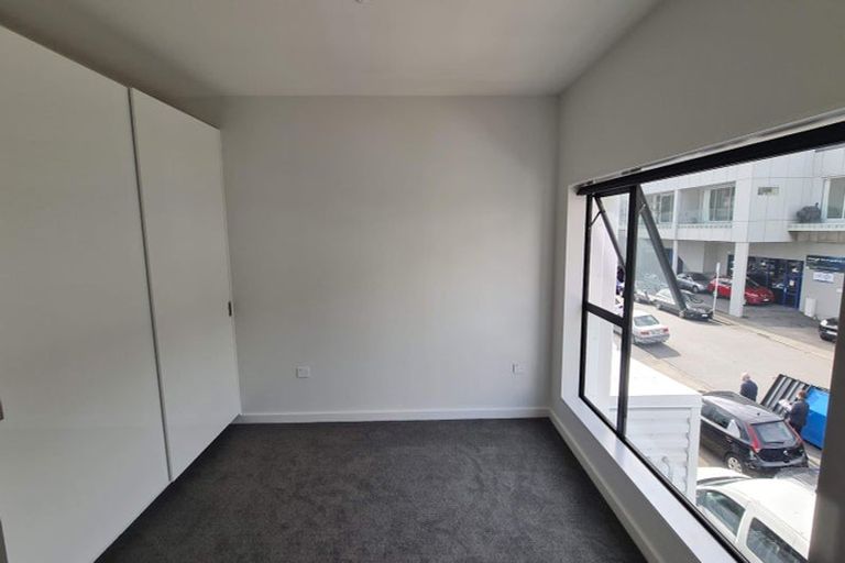 Photo of property in 4/16 Home Street, Mount Victoria, Wellington, 6011