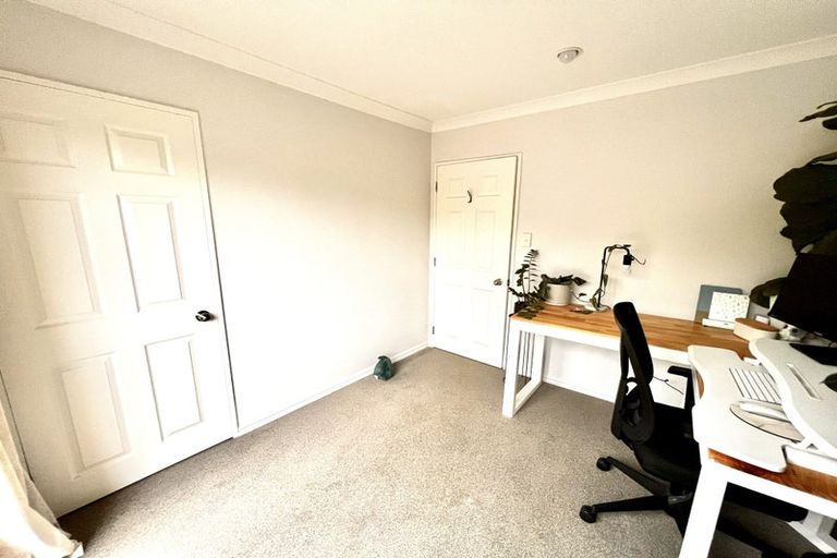 Photo of property in 24 George Deane Place, Greenhithe, Auckland, 0632