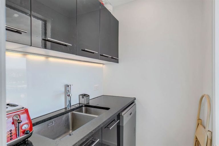 Photo of property in 8 The Track, Plimmerton, Porirua, 5026