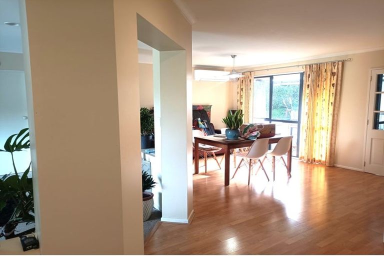 Photo of property in 5b Olwyn Place, Greenhithe, Auckland, 0632