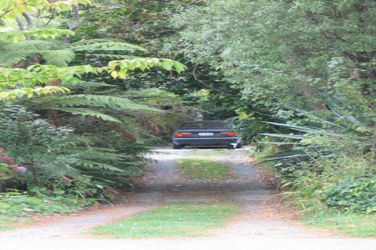 Photo of property in 82 Pinehaven Road, Pinehaven, Upper Hutt, 5019