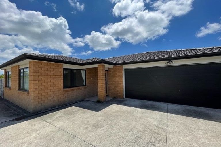 Photo of property in 236a Whitney Street, Blockhouse Bay, Auckland, 0600