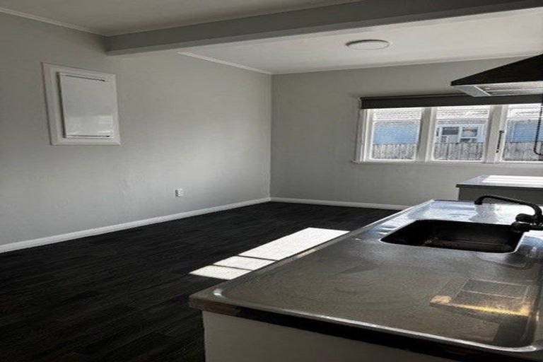 Photo of property in 21 Cambridge Terrace, Papatoetoe, Auckland, 2025
