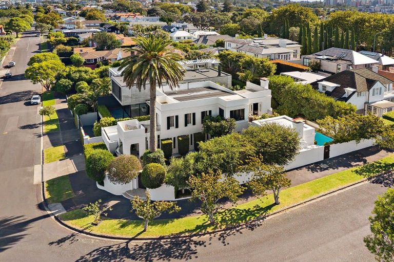 Photo of property in 3 Crescent Road, Parnell, Auckland, 1052