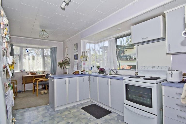 Photo of property in 35 Larissa Avenue, Henderson, Auckland, 0610