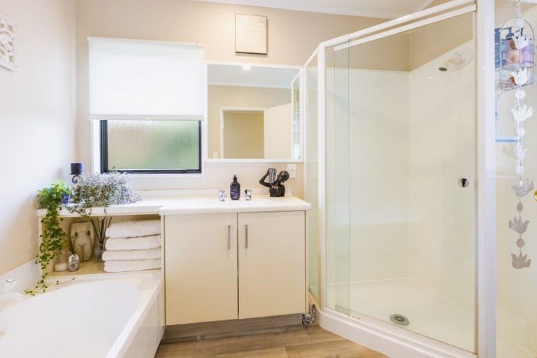 Photo of property in 2/25 Margaret Avenue, Havelock North, 4130