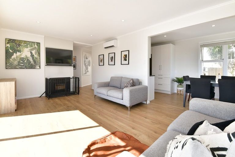 Photo of property in 22 Downer Street, Helensville, 0800